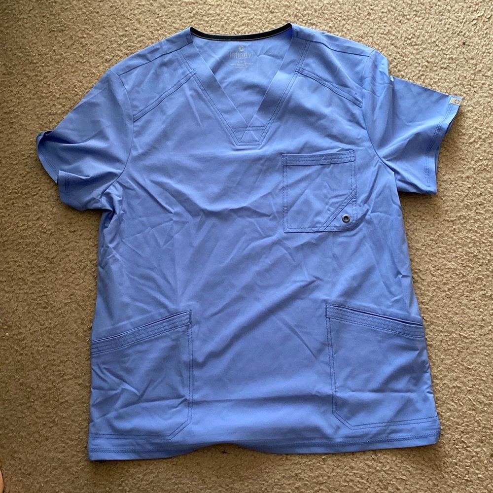 Men’s scrubs shirt large